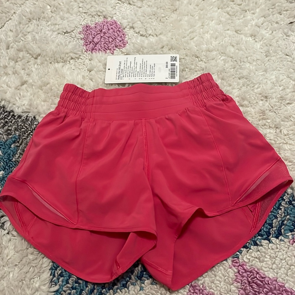 LULULEMON hotty hot shorts!